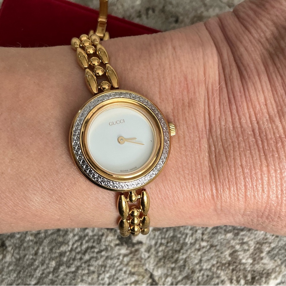 Beautiful DRESSY GUCCI chain bezel watch🔥🔥🔥 - Picture 2 of 16